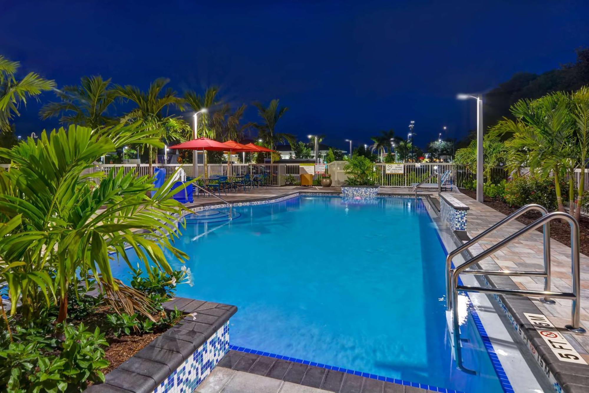 Home2 Suites By Hilton Naples I-75 Pine Ridge Road Екстер'єр фото